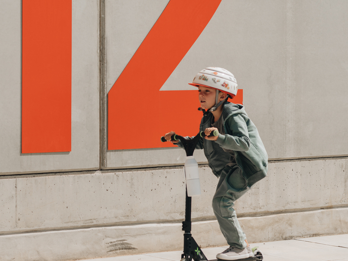 Closca Helmet Kids scooter